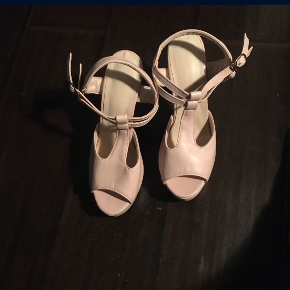 Pink heels - Picture 2 of 3